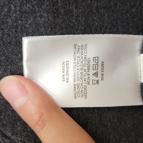 Express Women's Fitted Double Layer V-Neck Tee - Picture 5 of 6